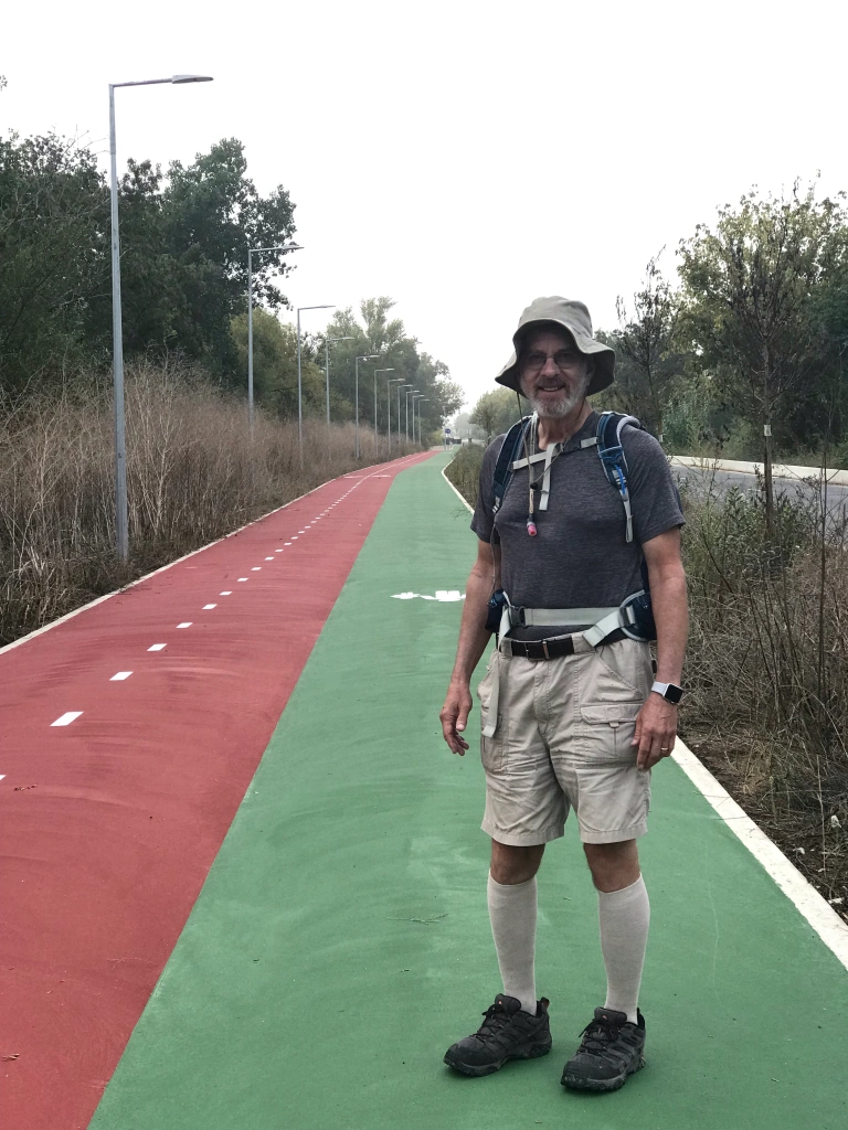 trail out of Azambuja painted red for bikers and green for walkers