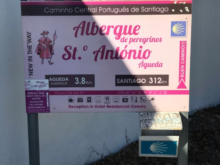 Albergue St. Antonio giving km to Santiago