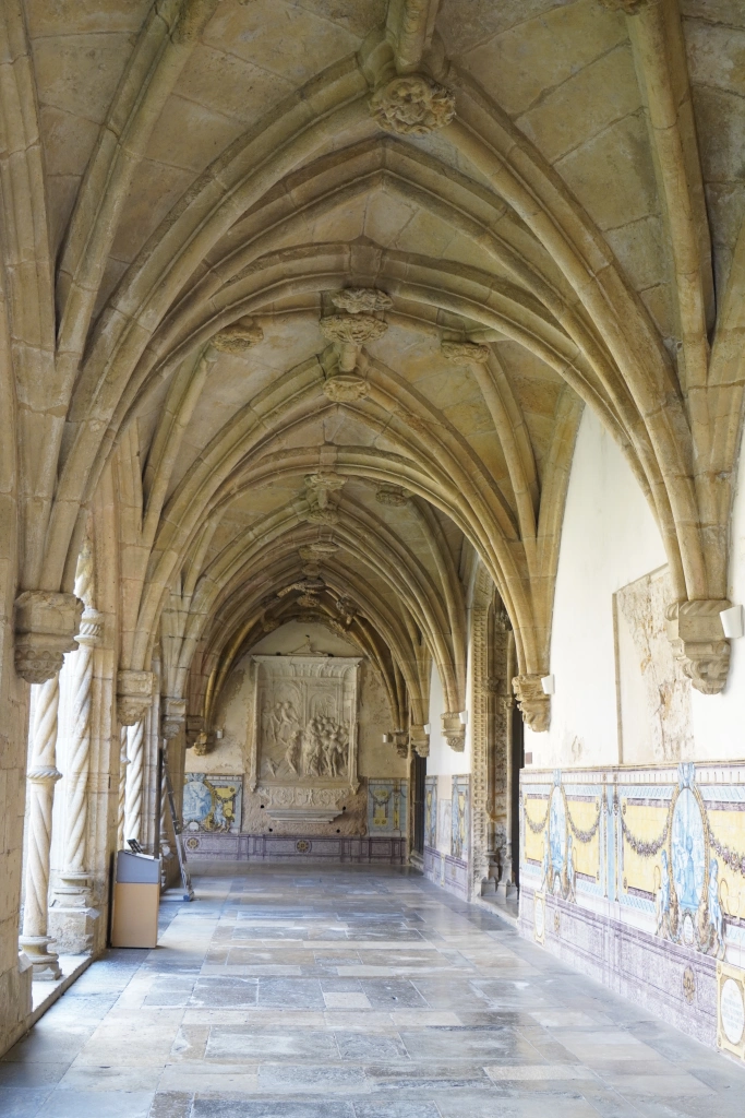 Igraja de Santa Cruz's Manueline cloister