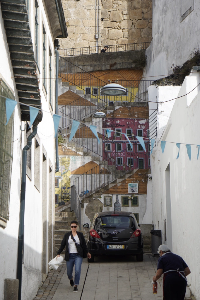 street scene art in Porto, south of the river